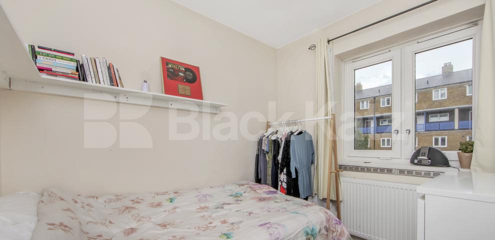 			NEW INSTRUCTION , 4 Bedroom, 1 bath, 1 reception Apartment			 Burbage Close , Borough/London Bridge